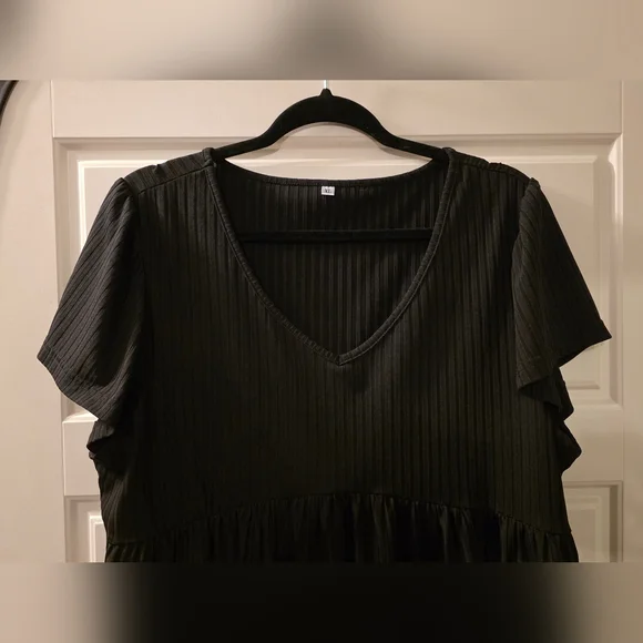 Short Sleeved Blouse With V Neck - Picture 3 of 6